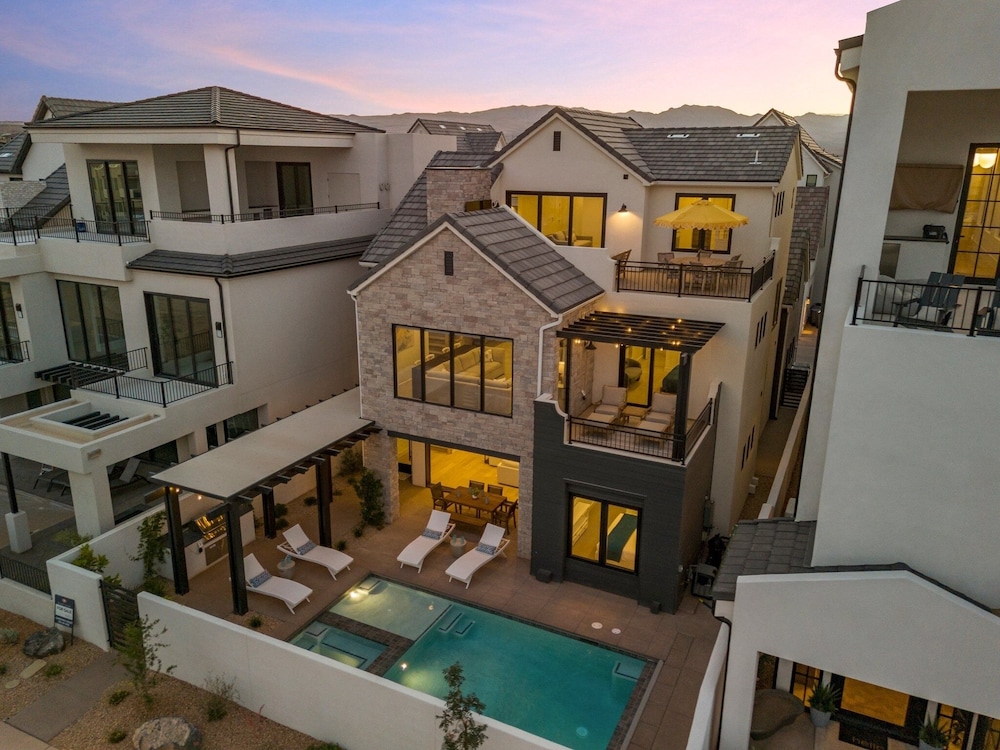 Lula Cove 7 Bedroom Home
