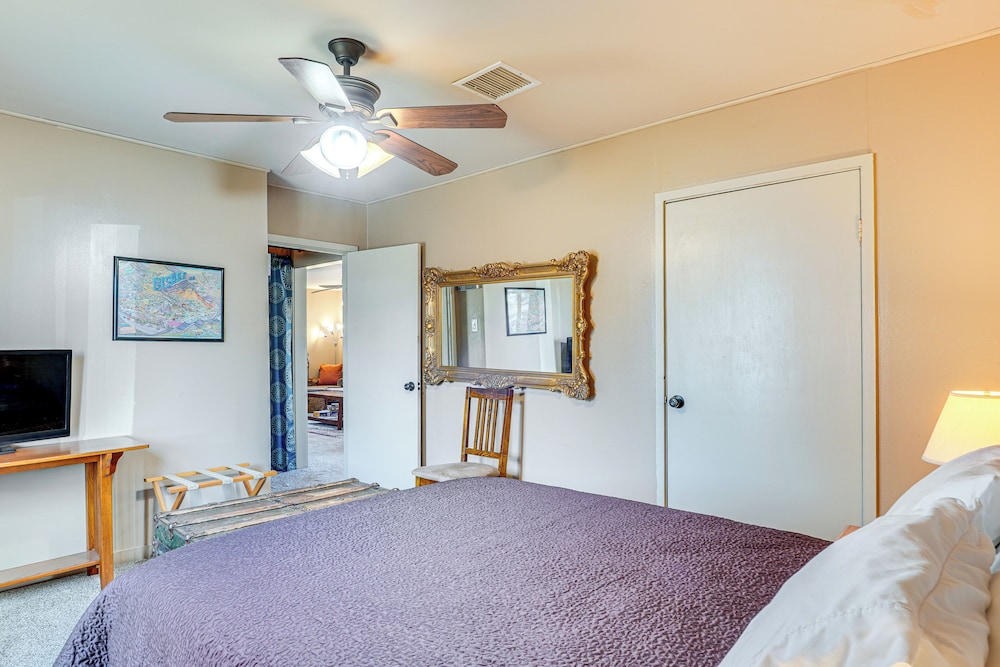 Elfrida Home w/ Yard & Fire Pit: 14 Mi to Wineries