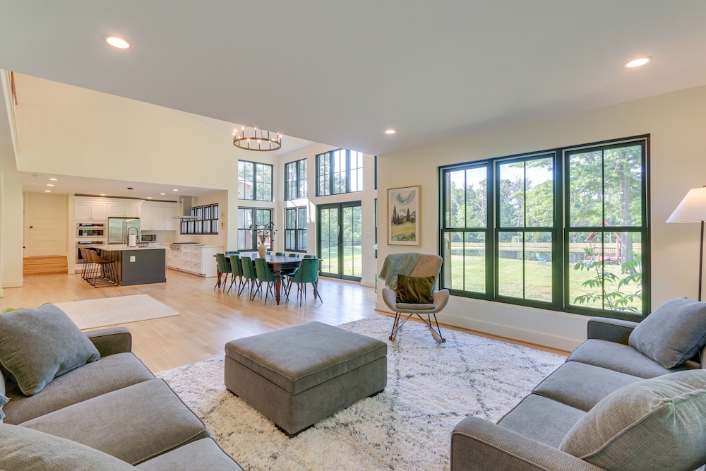 Bright Bluemont Home w/ On-site Pond & Mtn Views! view 5