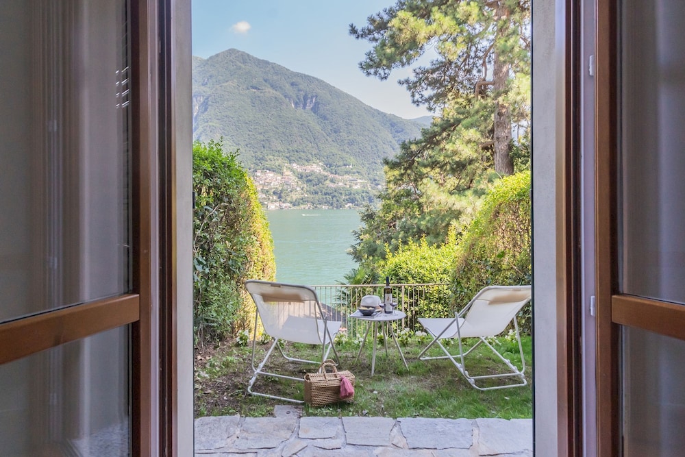 OC Lake Love in Laglio view 3