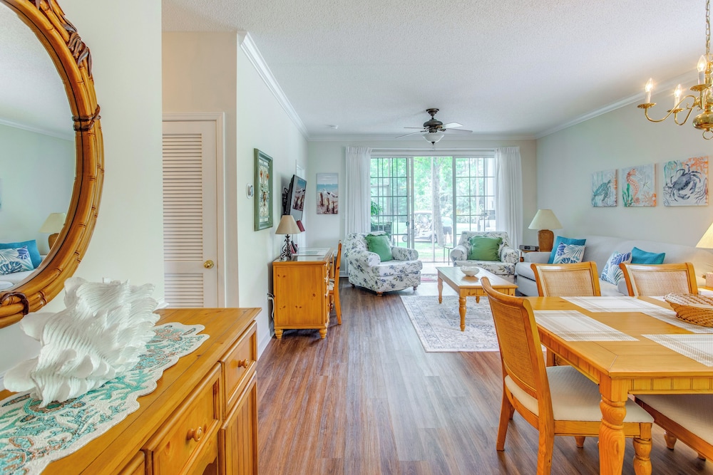 Condo w/ Golf Course View in Barefoot Resort!