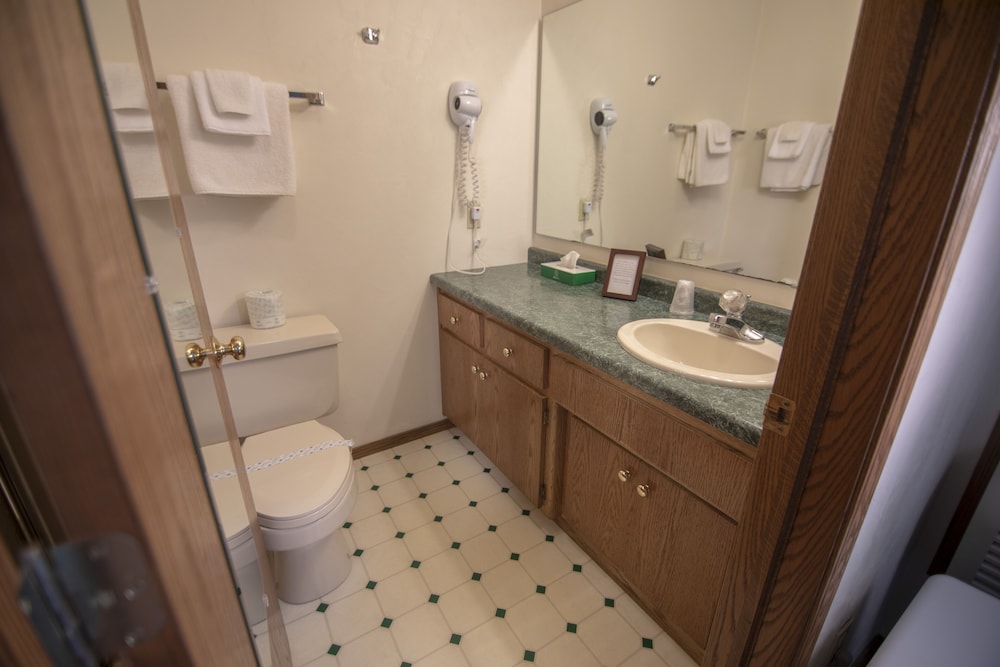 Ridges Inn & Suites