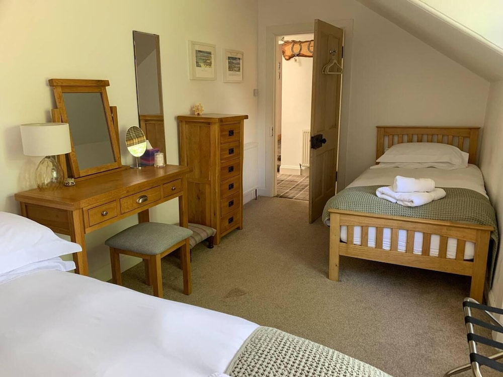 Beautiful 2-bed Apartment in Inverkip Great Garden view 4