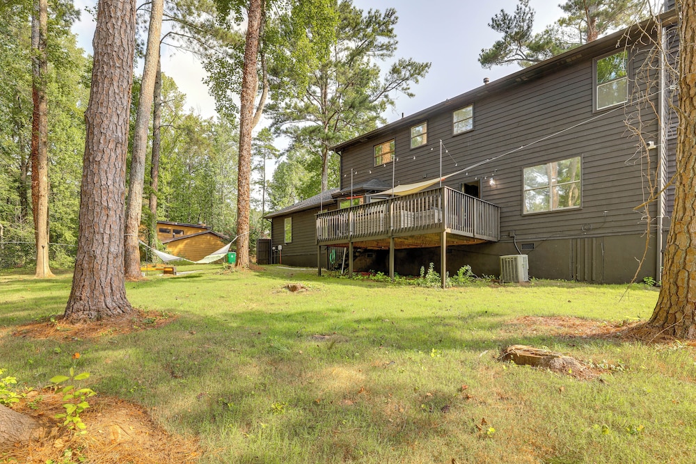 5 Mi to Stone Mountain: Lakefront Family Home