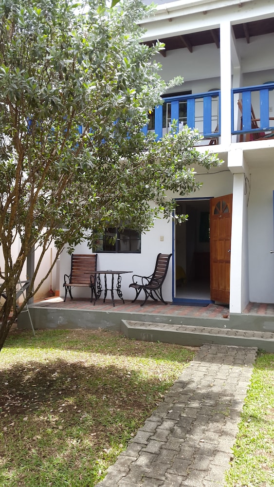 Bananaquit Apartments