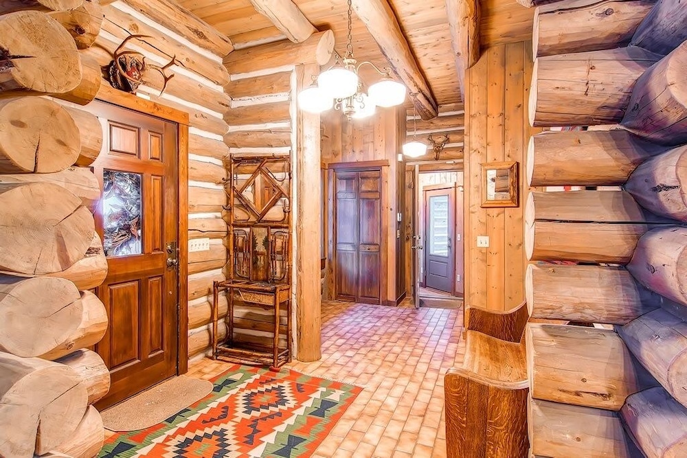 Bear Lodge 6 Bedroom Home by RedAwning