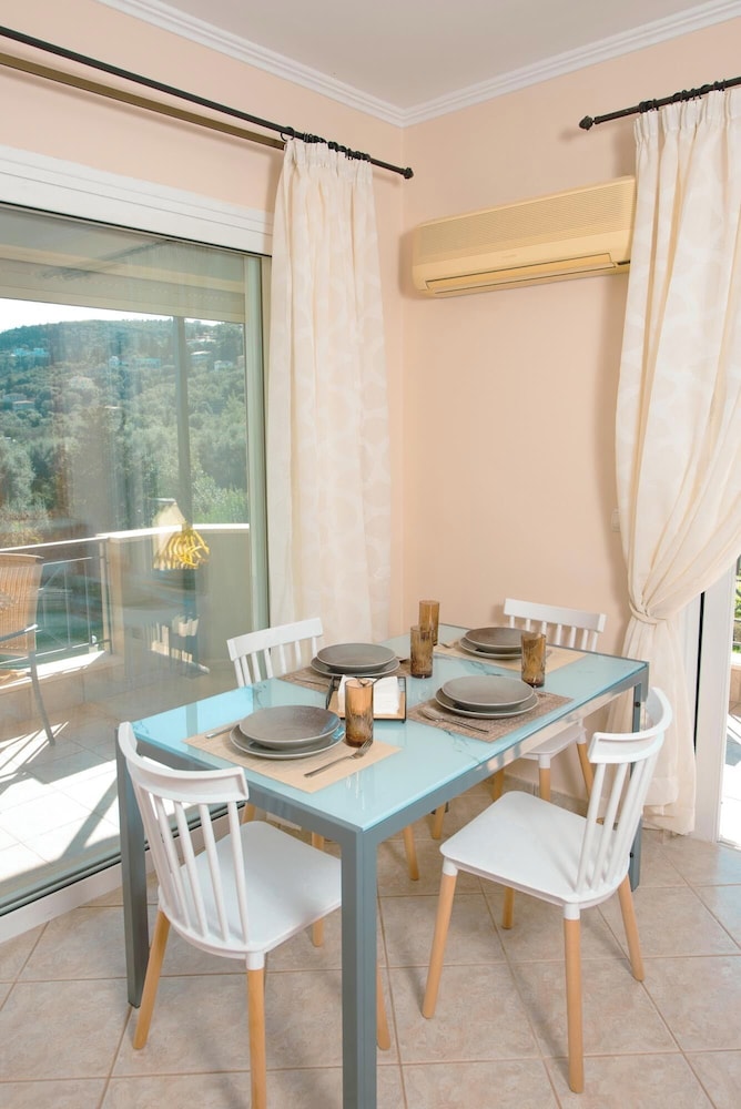 OLIA APARTMENTS LYGIA