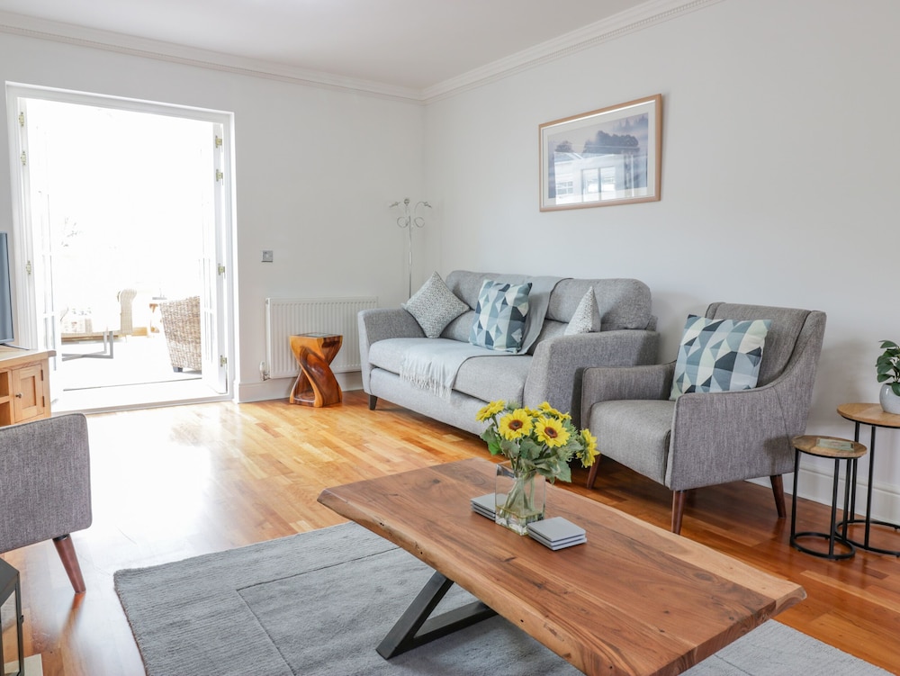 40 Bowmont Court