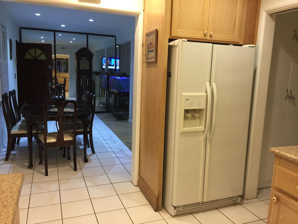 Lovely 2 Bedroom Home with Pool
