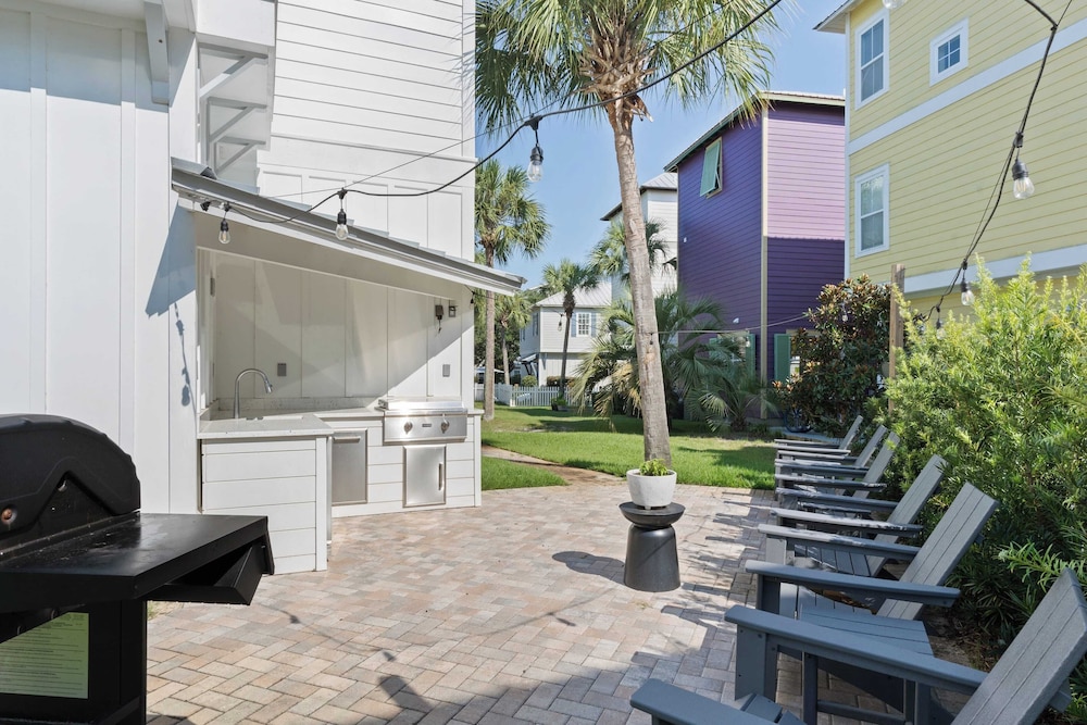 4BR Coastal Retreat w/ Pool, Patio & Games Lagniappe at Blue Mountain