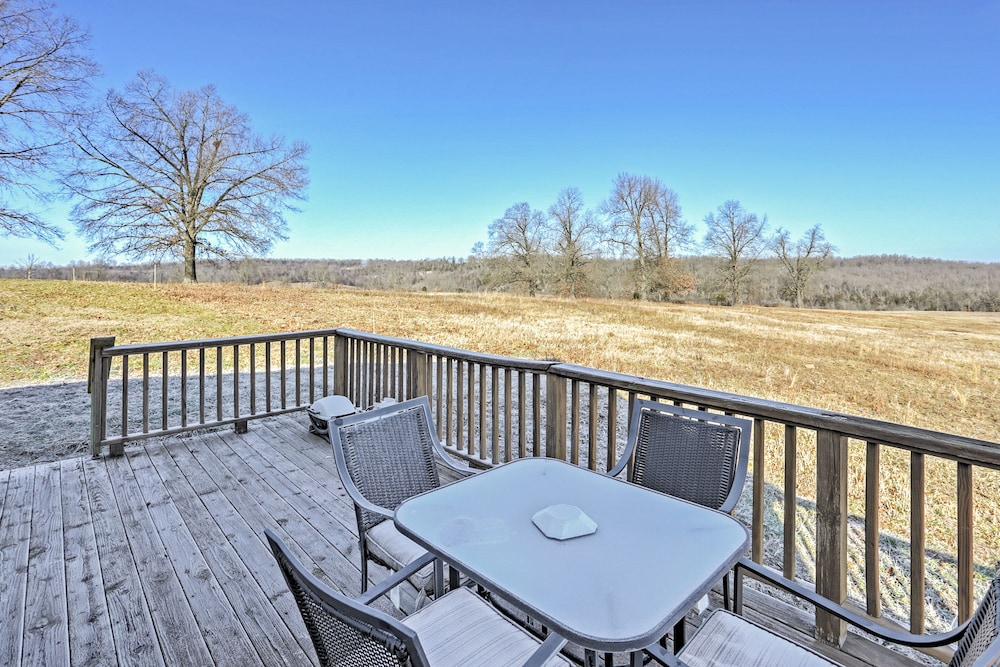 Ozark Mtn Views: Secluded Everton Retreat