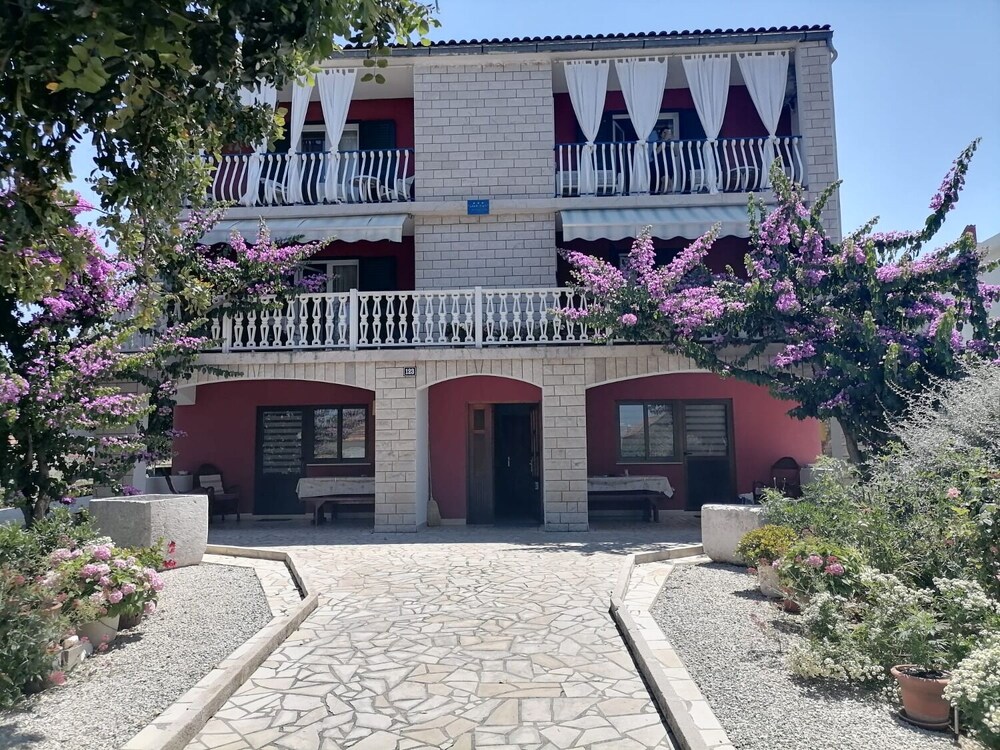 Ljube - Quiet Location & Close to the Beach - A3 view 4
