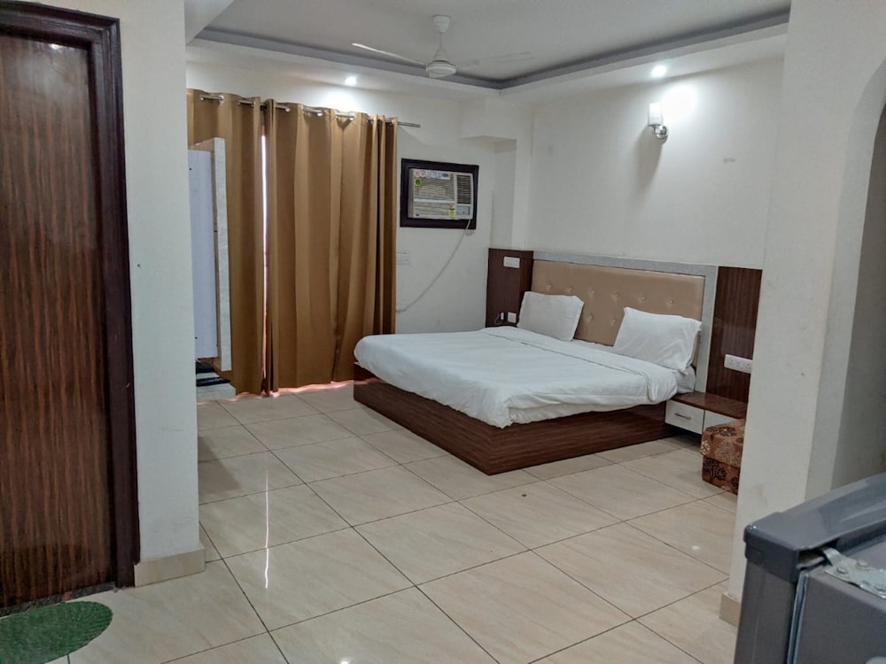 Goroomgo singh residency Gurugram