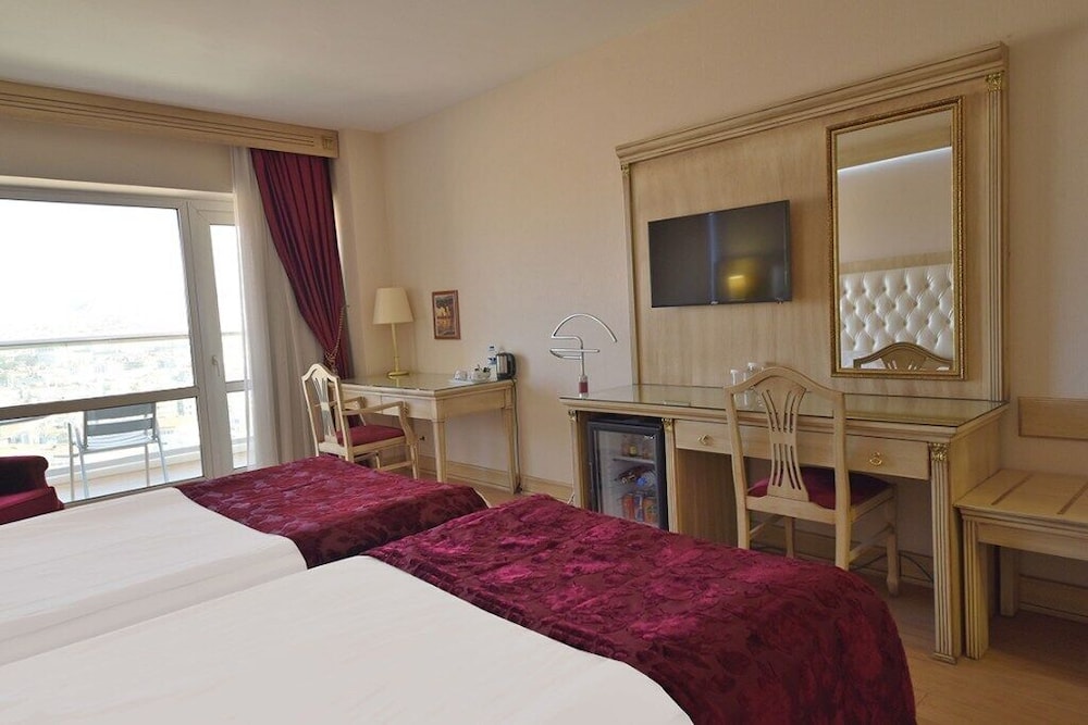 Ege Palas İş Oteli - Image 15