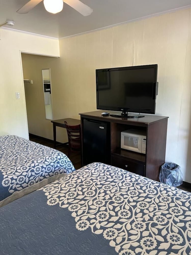 Country Place Inn And Suites