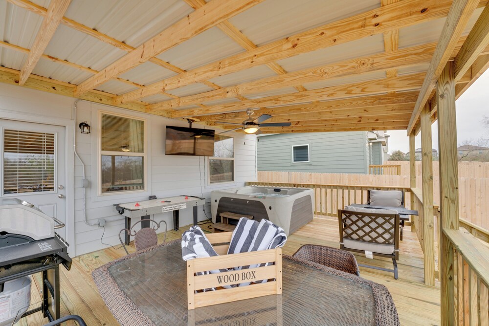 6 Mi to Lackland Afb: Hot Tub, Pool & Game Room!