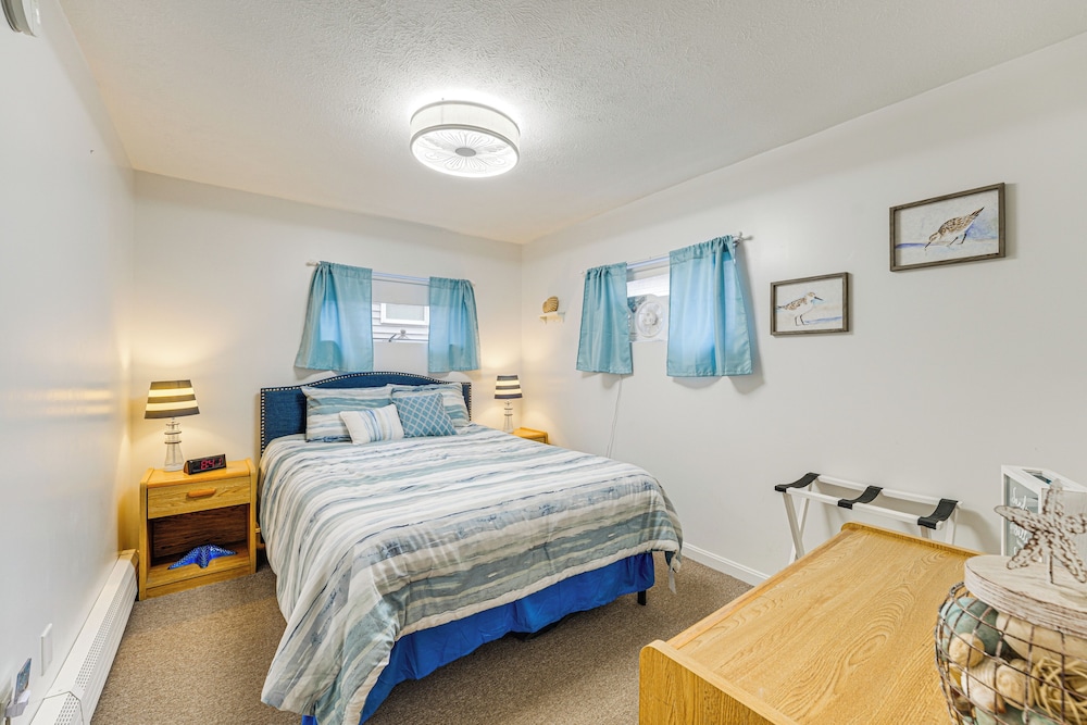 Walk to Ocean & Pier: Prime OOB Condo!