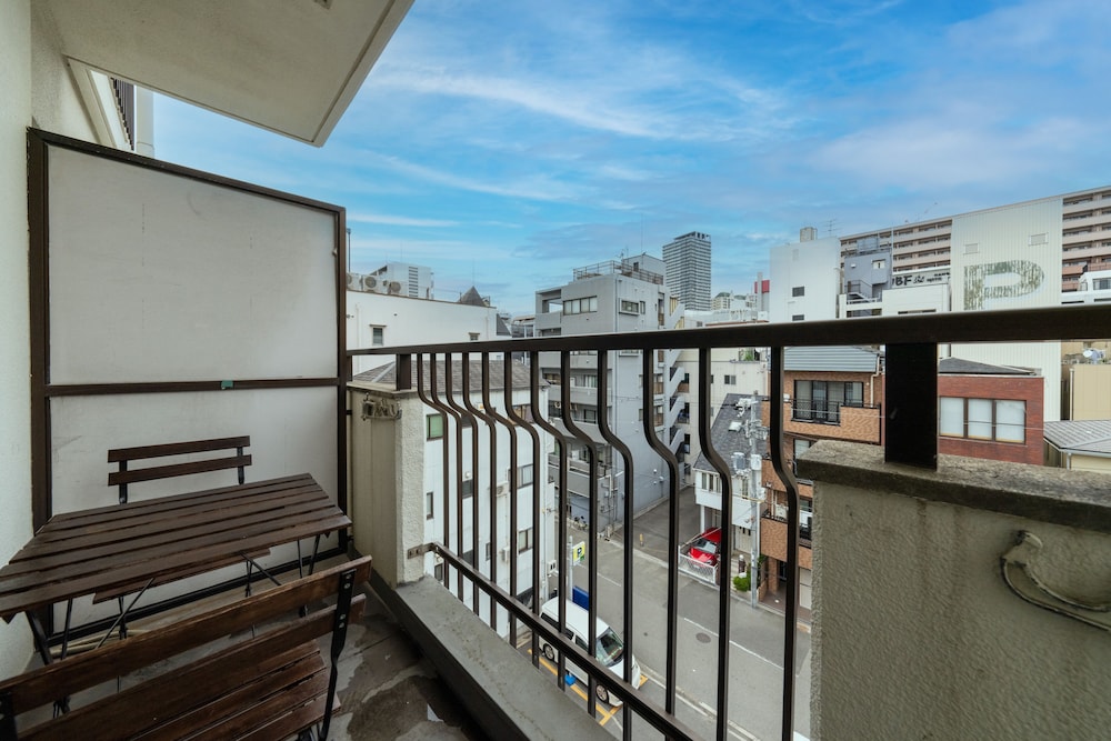 Namba West 5 connecting room
