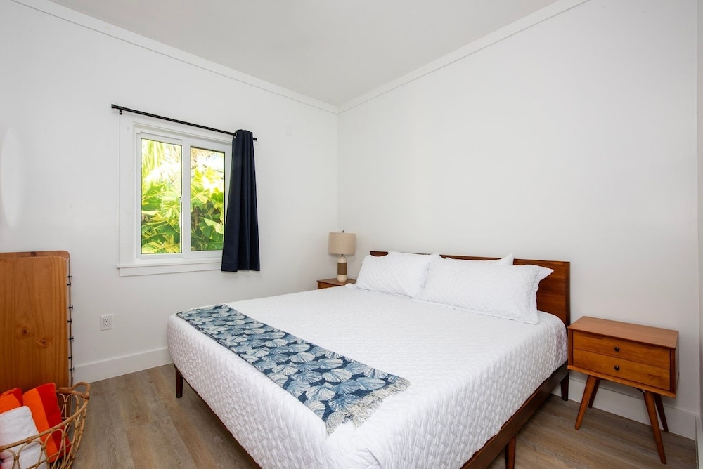 Laughing Bird Studio #7 - Brand New Stylish Apartment, Pool, Bea 1 Bedroom Condo, photo 22