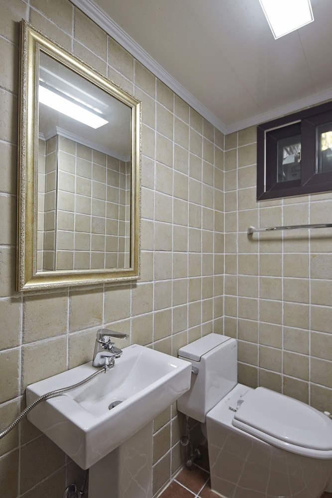 Jiwoljang Guest House