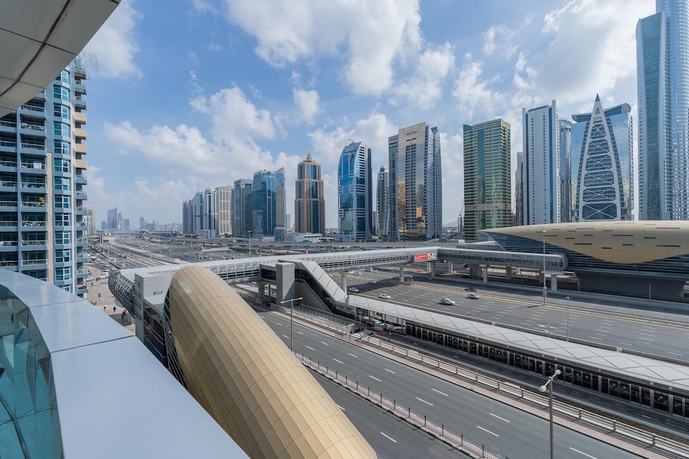 Dubai Marina - Stunning Huge 4 Bedroom Apts Near JBR - Gym - Pool - Parking by Sojo Stay