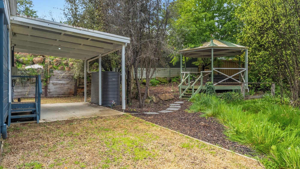 Gray Chalet in Daylesford