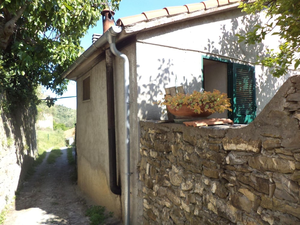 Small House in the Hills for Beautiful Walks Near the Sea view 2
