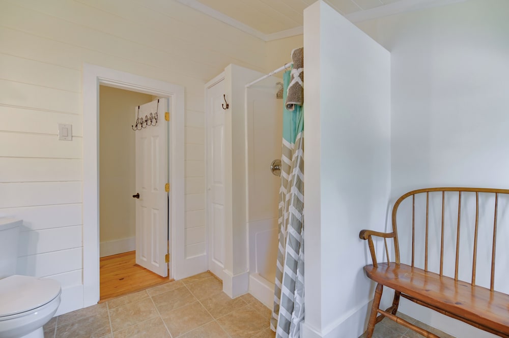 7 Mi to Cranmore Ski Resort! Family Escape w/ Yard