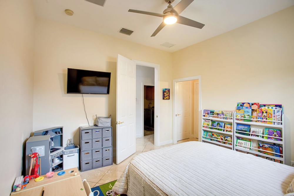 Outdoor Oasis: Family-friendly Cape Coral Home