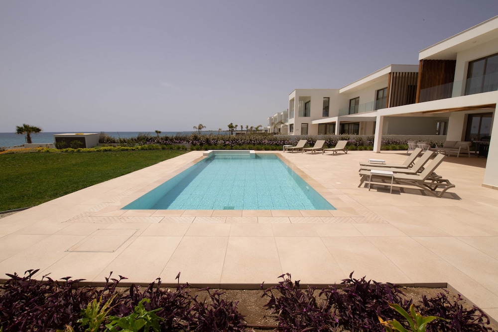 Phaedrus Living: Serenity Waves Villas No.5