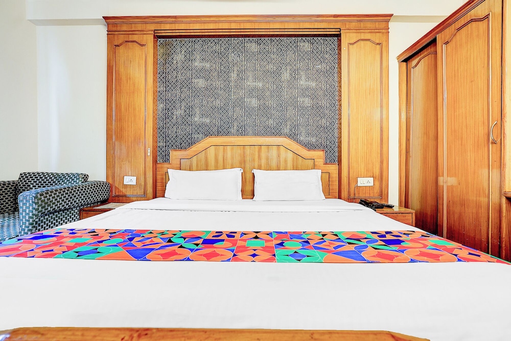 Fabhotel Gold Palace