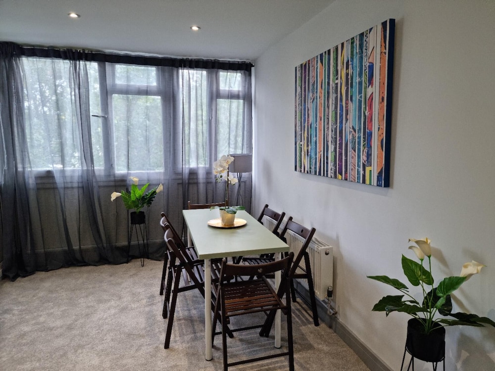 Remarkable 3-bed Apartment in London