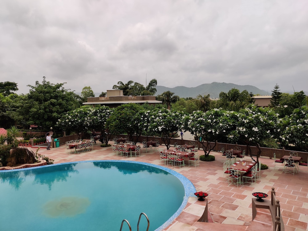 Mulberry Araliayas Resort & Spa