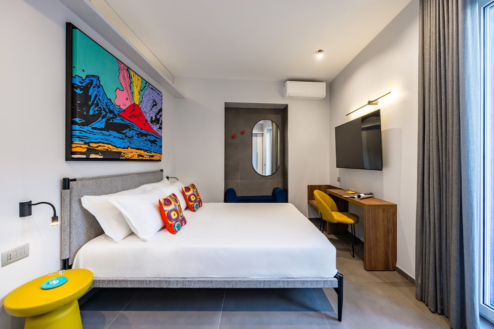 Pop House in the Heart of Sanit by Wonderful Italy