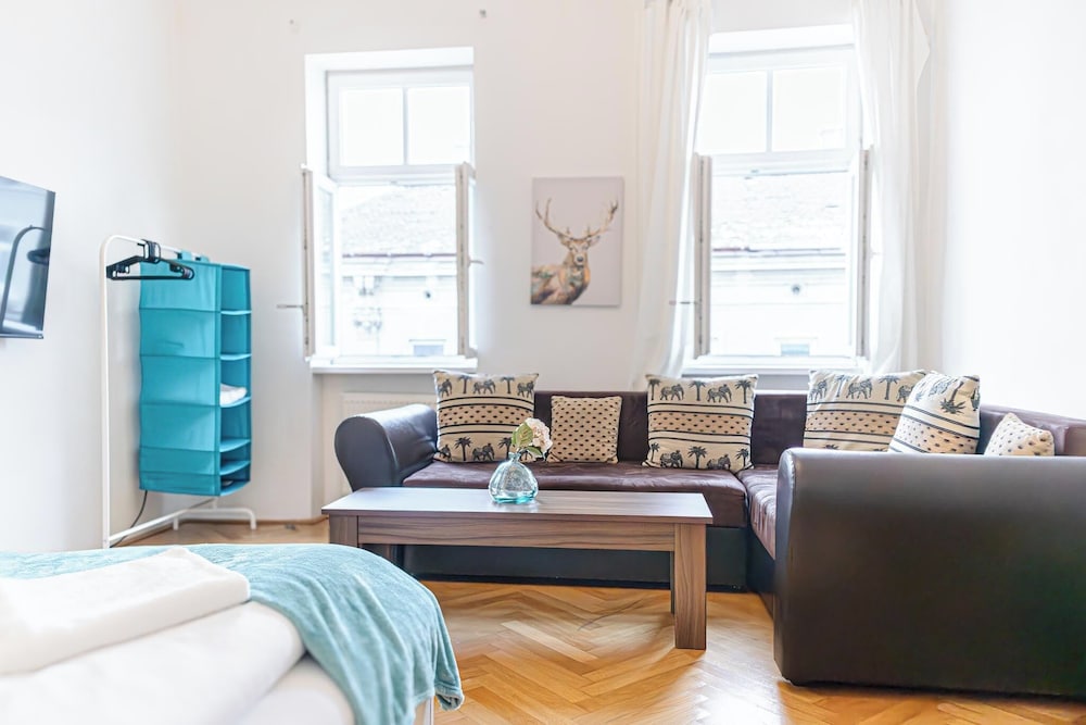 Simple 2 Bedroom Apartment with WiFi