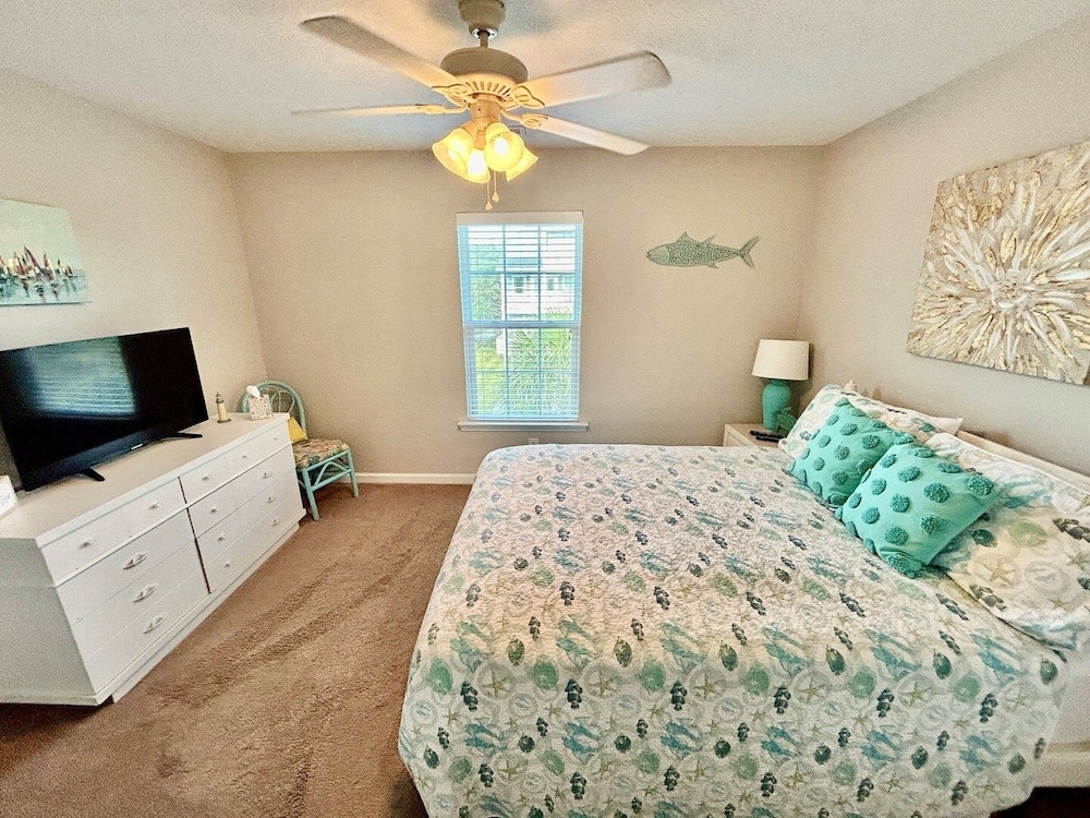 Summer's Den 5 Bedroom Home by RedAwning view 5