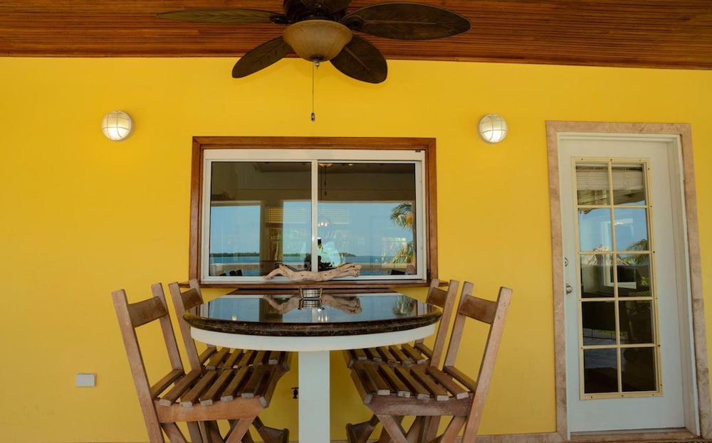 Lucky Duck Villa - Huge Beachfront Pool and Pier