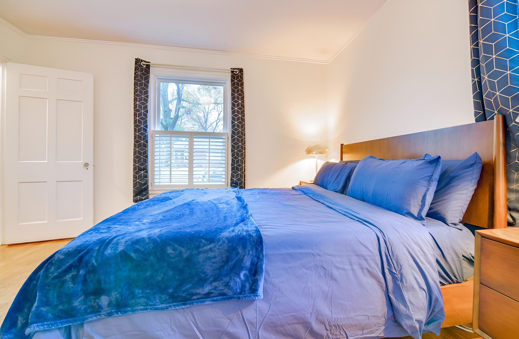 Central Memphis Home: MCM Decor, Walk to Midtown! view 4
