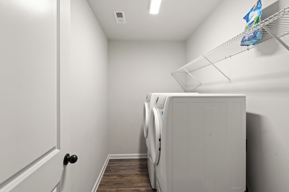 King 3BR Townhouse in Camp North End
