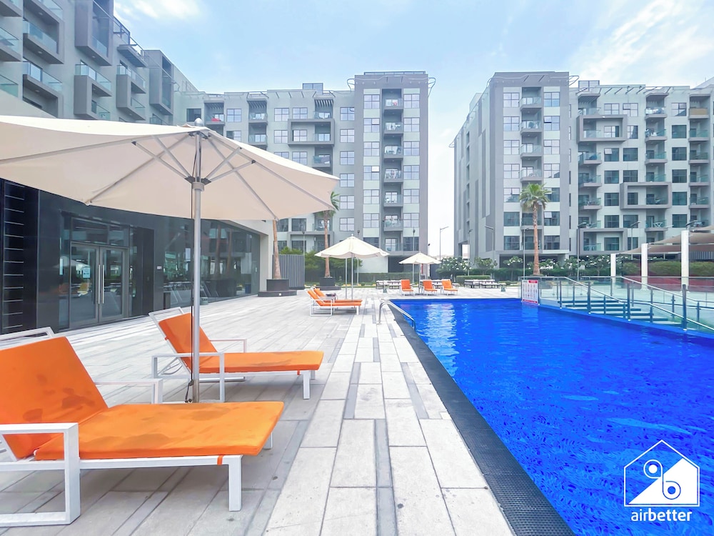 Bright 2bed Family Home: Pool, Gym & Kids Play