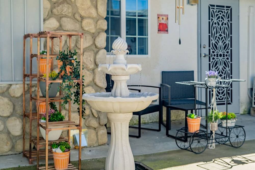 Monterey Park Retreat Spectacular Views Comfort