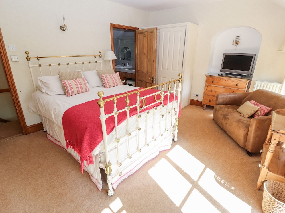 Mickle Trafford Manor view 2