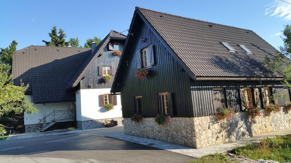 Rustic Inn River 2