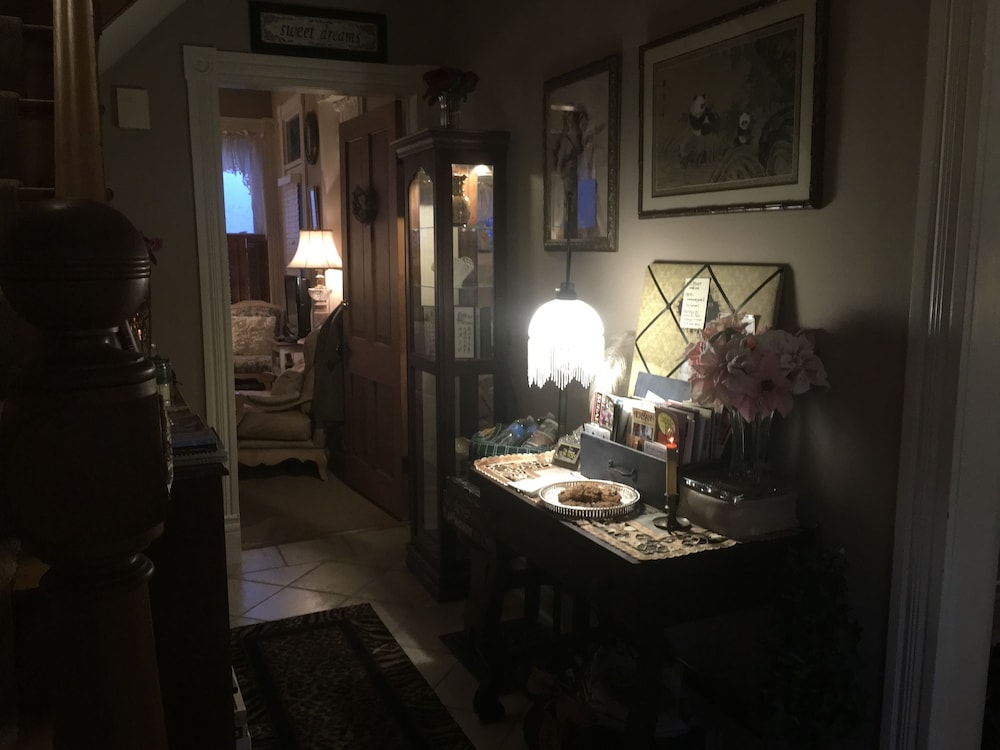 Historic Iron Horse Inn