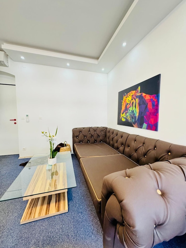 Luxury 7 Bedroom Apartment Sleeps 16