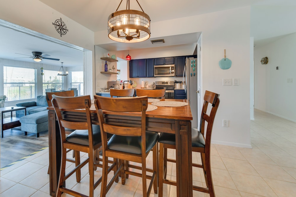 Canal-front Fishing & Pool: North Port Home