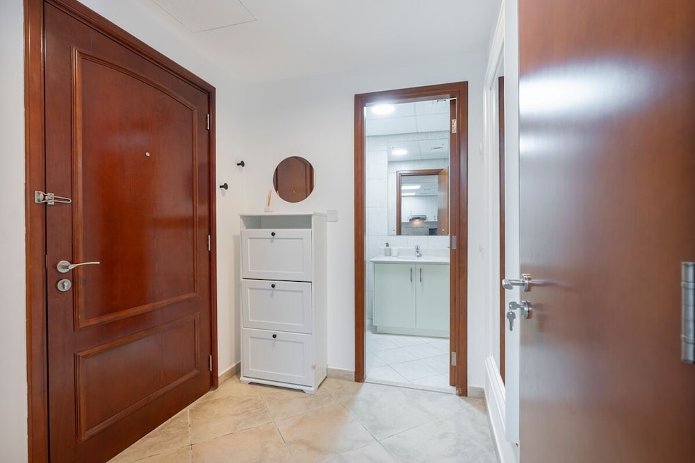 Cozy 1-bedroom Apartment for 5 in Motor City