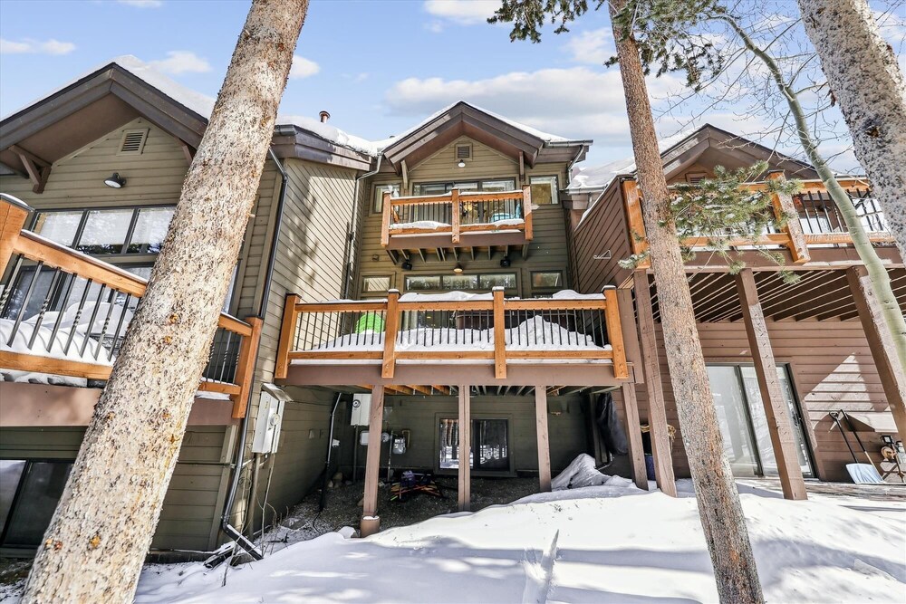 Village Point 205 3 Bedroom Townhouse by Redawning view 3