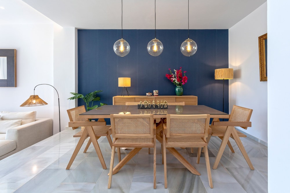 Exclusive 2BD Apartment With Private Terrace in Marbella Royal Gardens