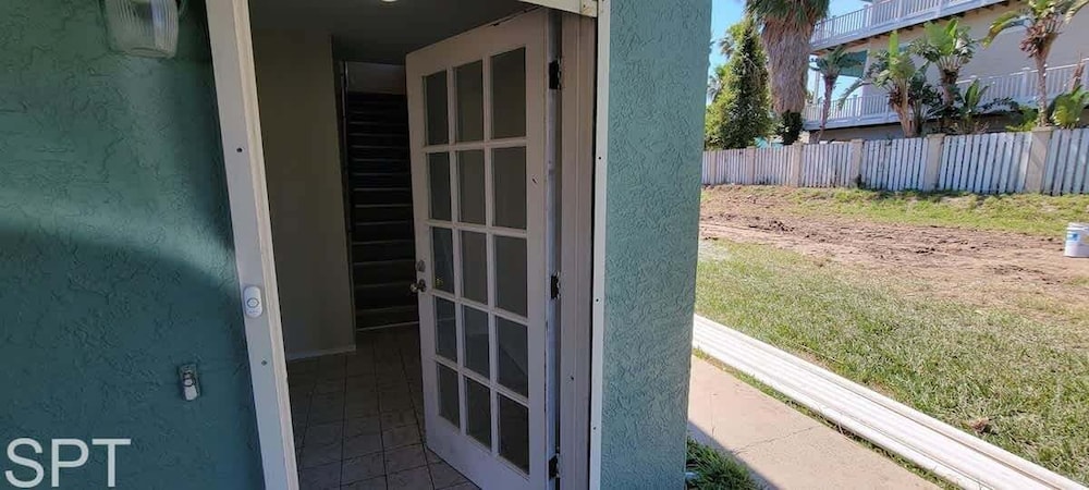 Large 3 Bedr Bay Views Pool Great Deck 3 Bedroom Condo